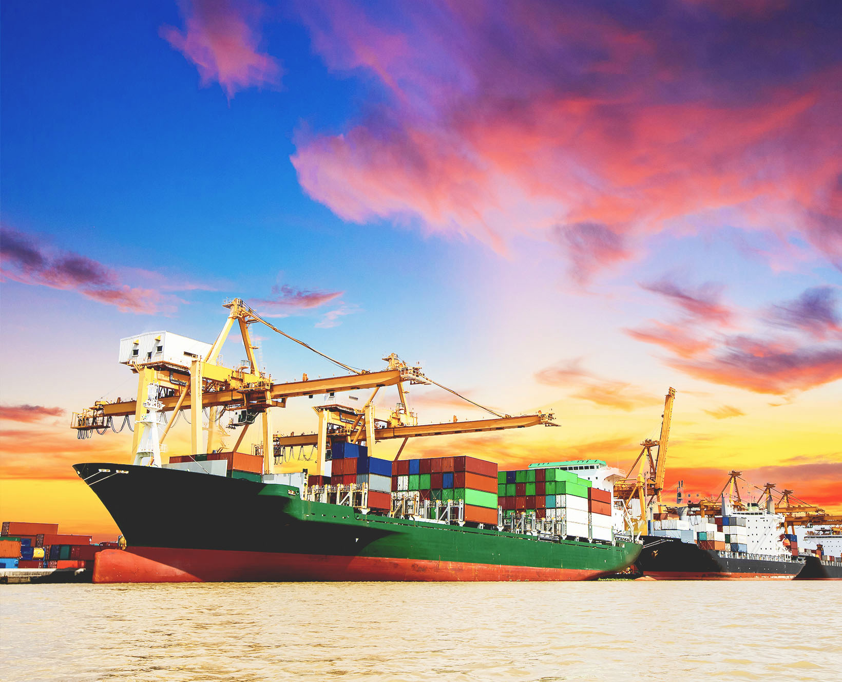 Cargo ships pass through the Port of Rotterdam, where operators use location intelligence to operate more efficiently